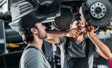 汽（qì）車搖臂總成如何檢（jiǎn）查